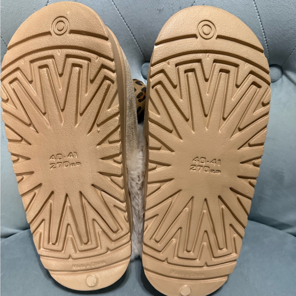 Hello Kitty Beige and Leopard Print Slippers - Picture 4 of 4